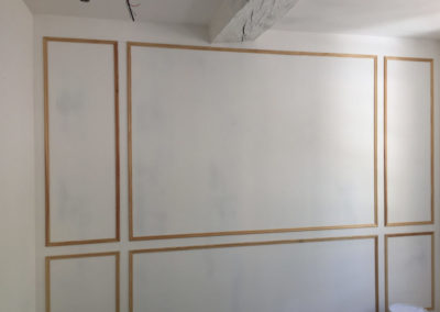 Pose de moulures type cimaises pour décoration