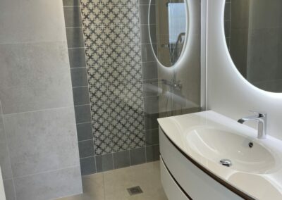 Création d'une salle de bain avec douche italienne.
