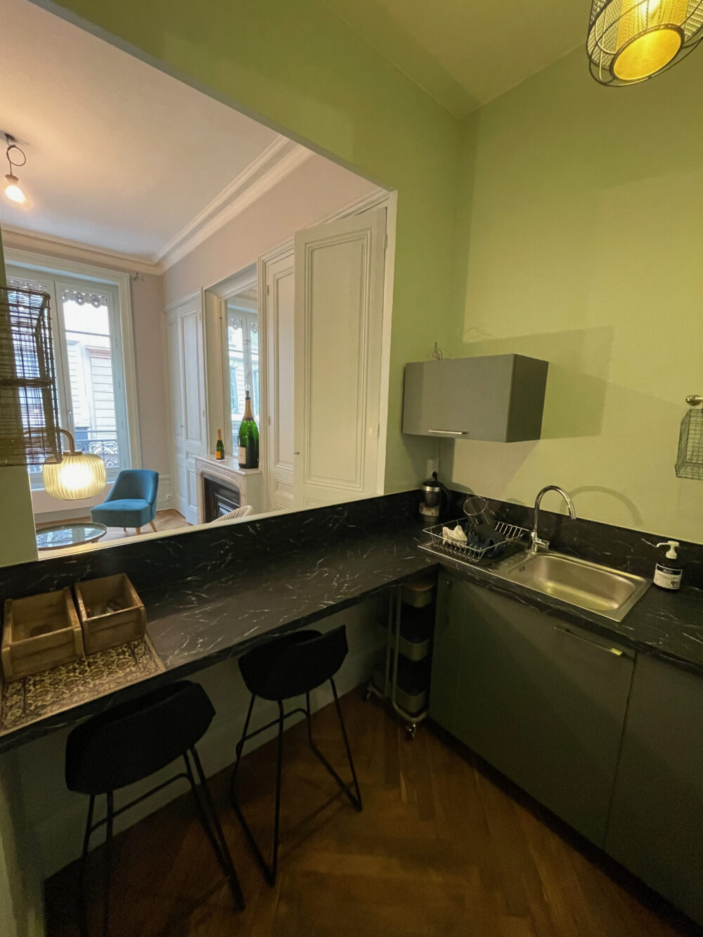 Cuisine appartement Lyon 6e Cuisine équipée dans l'alcôve d'un appartement ancien à Lyon