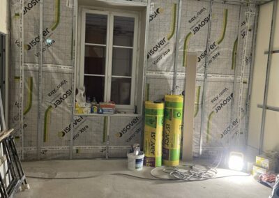 Isolation thermique intérieure et membrane pare vapeur dans un appartement ancien à Lyon