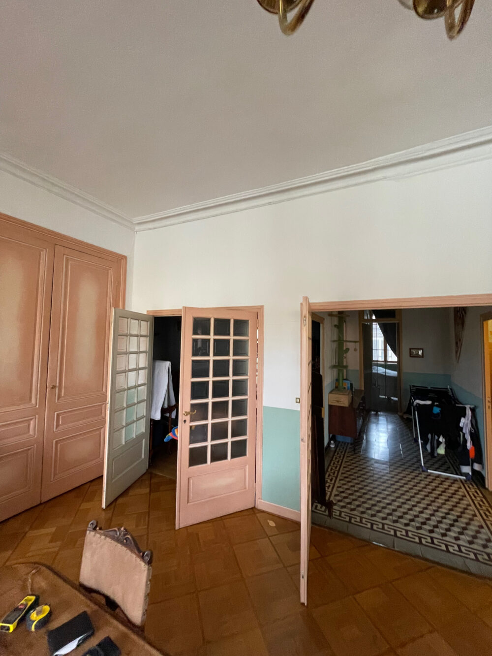 séjour avant travaux Séjours d'un appartement ancien avant travaux